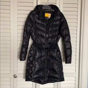 Lole down coat with a hood.